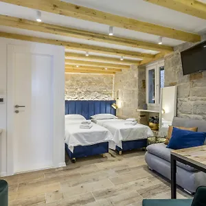 https://miara-luxury-rooms.splithotels.org
